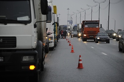 Сотрудники ГИБДД Мытищ до 15 декабря проверят водителей, перевозящих опасные грузы