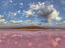 Кипящее, асфальтовое и пятнистое — одиннадцать самых необычных озер мира