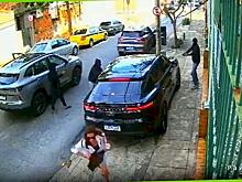 Налётчики попытались ограбить владельца бронированной легковушки в Бразилии