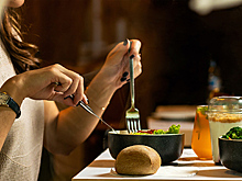 Названы способы избежать набора веса в новогодние праздники