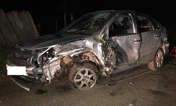 В Кирове 19-летняя девушка на «Ладе Гранте» опрокинулась в кювет