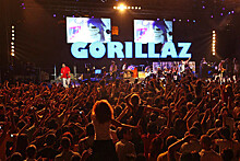Музыкант Gorillaz госпитализирован после падения со сцены