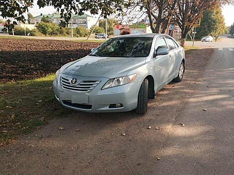 Женщина на электросамокате въехала в иномарку в Краснодаре