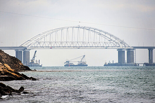 У Крымского моста скопилась пятикилометровая пробка