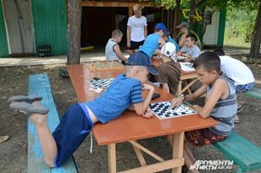 Сколько детей отдохнут в летних лагерях Челябинской области в этом году?