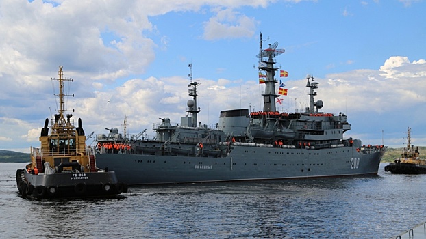 Визит «Смольного»: учебный корабль БФ ошвартовался в Балтийске