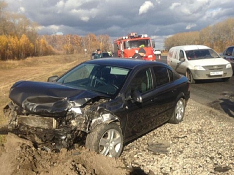 Четыре человека пострадали в ДТП с двумя легковыми автомобилями в Чувашии