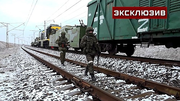 Саперы ВС РФ показали бронепоезд «Амур» для разминирования путей в Запорожье
