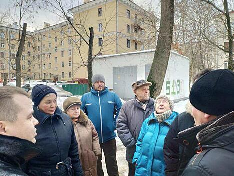 Глава управы Бабушкинского района Сергей Аганеев вместе с жителями провел обход территории