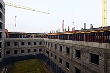 На стройплощадке калининградского онкоцентра просела часть вновь залитого бетонного перекрытия