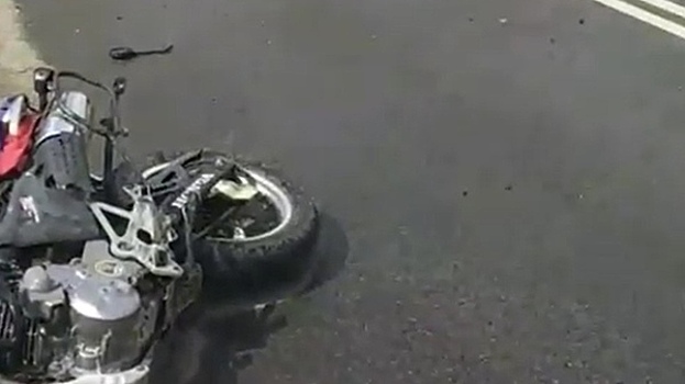 Под Гвардейском мотоцикл врезался в бетонное ограждение, водитель погиб