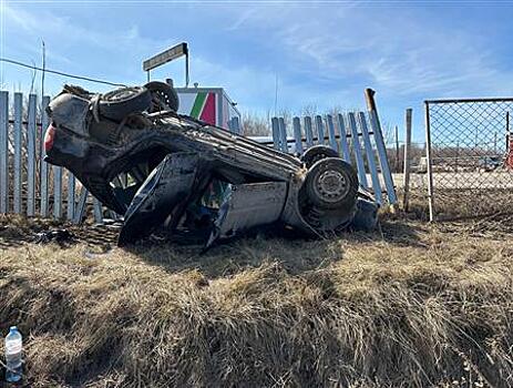 В Самарской области пострадал водитель перевернувшейся легковушки