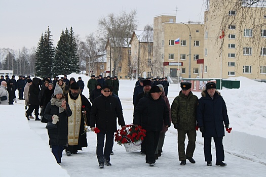 Мемориальные таблички погибшим на Украине открыли в войсковой части в Сормове