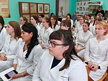 Выпускников Вологодского областного медицинского колледжа пригласили работать в сельскую местность