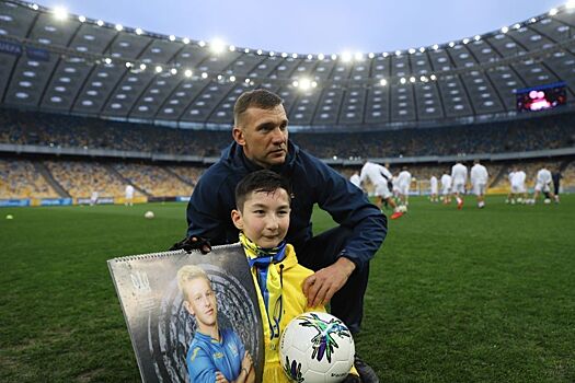 Мечты сбываются: рожденный без ног казахстанец сыграл с футболистами Украины