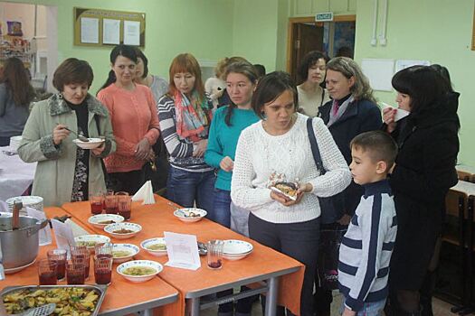 В школе № 1022 специальная комиссия ведет контроль качества питания школьников