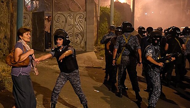 В Ереване из-за беспорядков задержали 165 человек