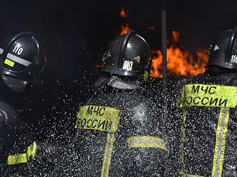 Резервуар с нефтепродуктами загорелся в Краснодарском крае после атаки БПЛА