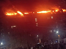 "Сейчас весь дом сгорит!": в Оренбурге заполыхала крыша жилой пятиэтажки