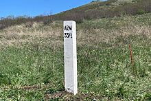 На границе Армении и Азербайджана установили первый пограничный столб