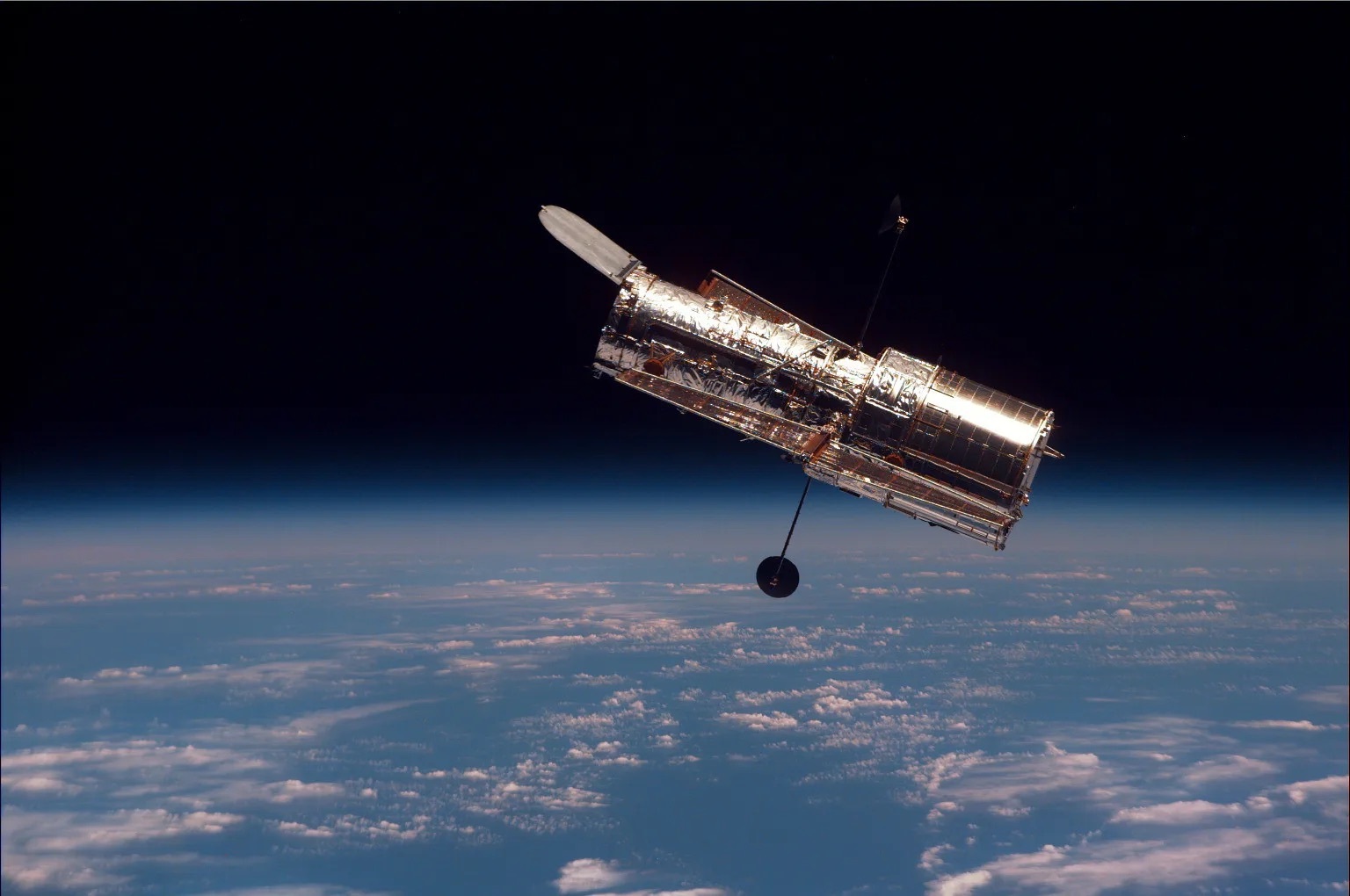 Телескоп «Хаббл» перешёл в безопасный режим из-за сбоя гироскопов