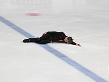 Дизайнер объяснила, почему на костюме ученика Мишина изображены скелет и сердце