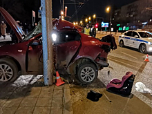 Смертельное ДТП на Красном проспекте: черная Camry отправила Rio в столб