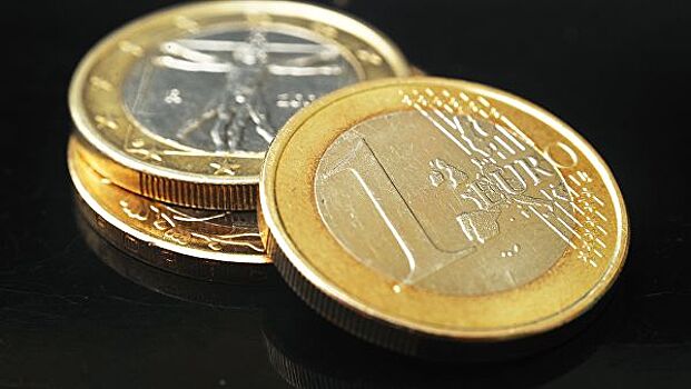 Официальный курс евро снизился до 71,72 рубля