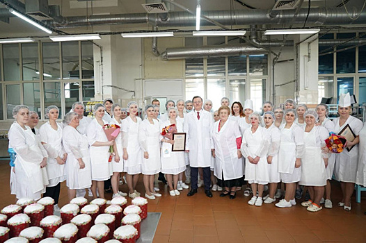 Дмитрий Азаров поздравил сотрудников Самарского БКК с Днем весны и труда