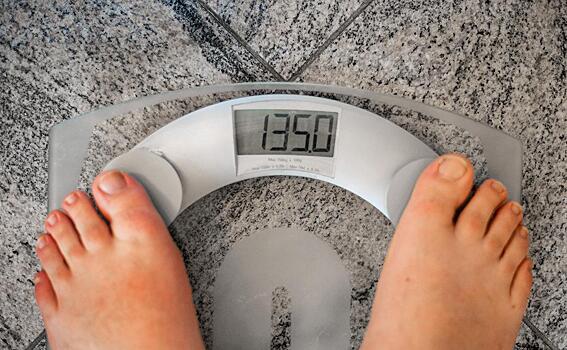 Врач рассказала о неочевидной связи стресса и ожирения