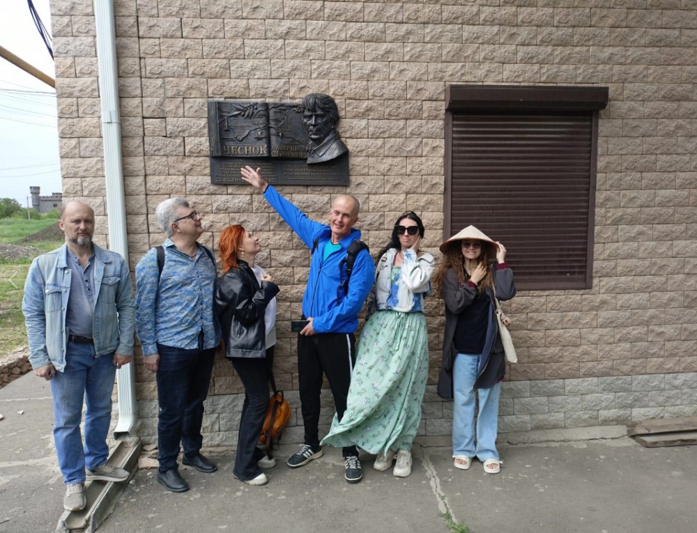 Открытие в июне: в «Танаисе» установили горельеф памяти Валерия Чеснока