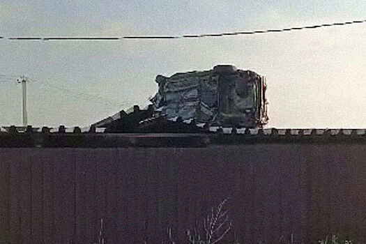 Упавшим на крышу магазина автомобилем управлял 16-летний подросток