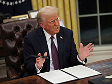 Трамп подписал указ о приостановке помощи Украине