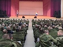 Московские артисты устроили патриотический концерт для мобилизованных в Вольске