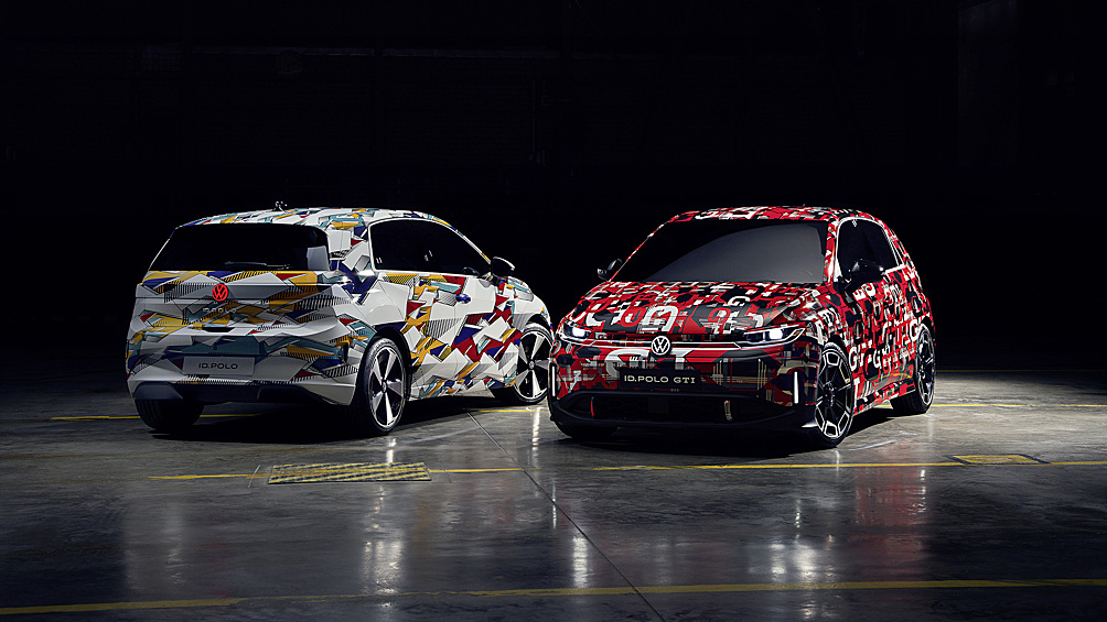 Volkswagen анонсировал компактный электромобиль ID. Polo, который станет серийным воплощением прототипа Volkswagen ID. 2all. Машина уже в ближайшее время появится на рынке, а чуть позже появится и флагманский «заряженный» вариант Volkswagen ID. Polo GTI.