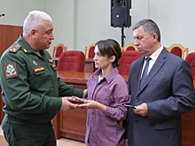 Госнаграды вручили родственникам погибших воинов в Сальске