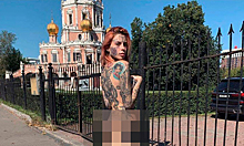 Блогерше грозит штраф за неприличное фото у храма в Москве