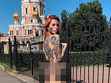 Блогерше грозит штраф за неприличное фото у храма в Москве