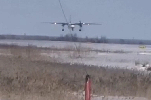 Ан-24 сел с одним работающим двигателем в аэропорту Якутска