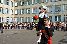 В школах Курской области последние звонки проведут в актовых и спортивных