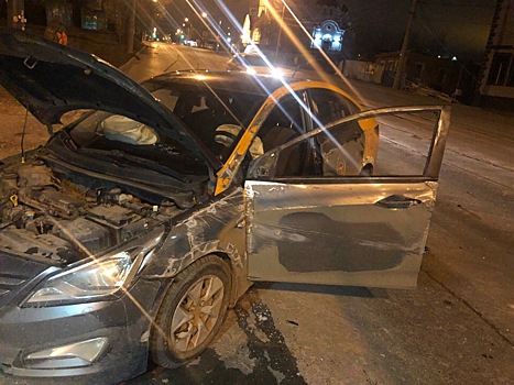 Разбил машину и уехал на такси: ночное ДТП в Самаре с участием каршерингового автомобиля