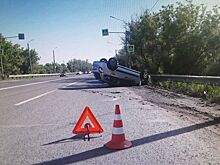 На трассе под Оренбургом в результате ДТП опрокинулась «Гранта»