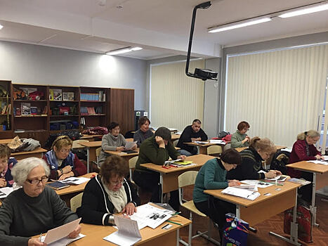 Для участников «Московского долголетия» провели занятие по изучению английского языка