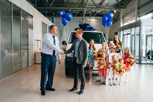 Фольксваген Центр Лахта передал Volkswagen Transporter многодетной семье