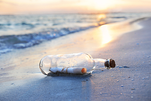 Письма в бутылках: 8 посланий из океана