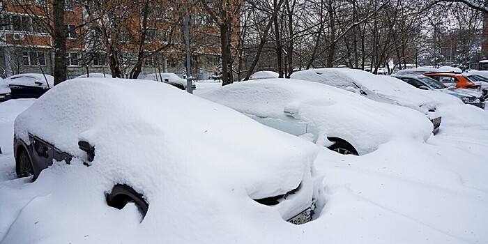 Как без проблем выехать со двора в снегопад? Советы автоэксперта