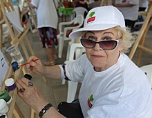 Участники «Московского долголетия» из ЗАО занимаются традиционной китайской живописью