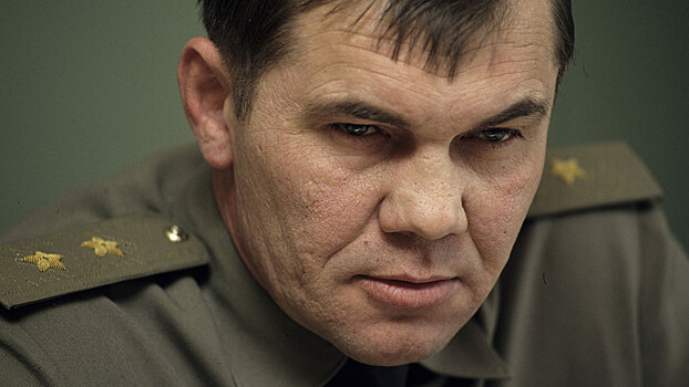 Он был героем, а стал никем: причины падения генерала Лебедя