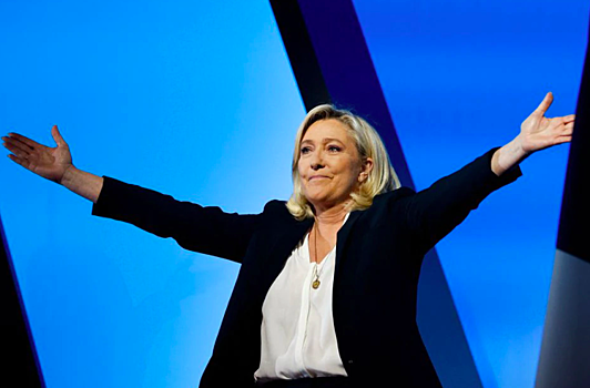 Выборы во Франции: Ле Пен сократила отставание от Макрона до 1%