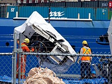 Сжатые обломки батискафа, взорвавшегося у «Титаника», подняли со дна: видео и фото